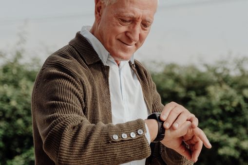 TECNOLOGÍA AL SERVICIO DE LAS PERSONAS MAYORES